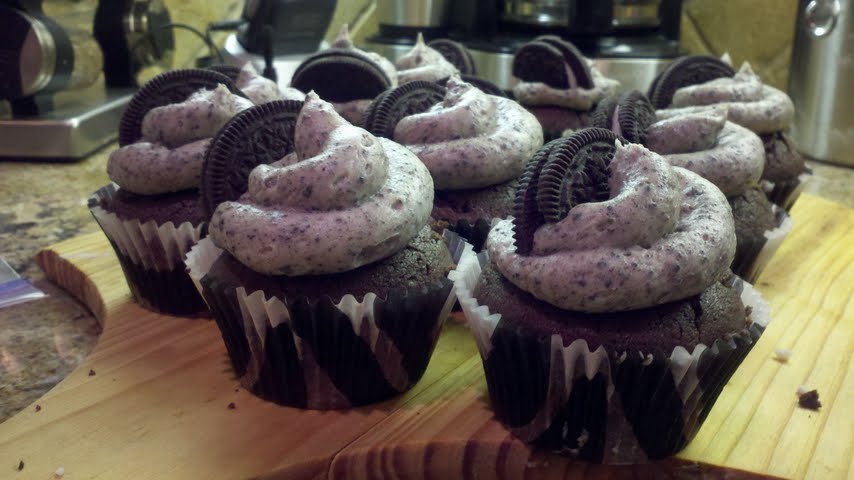 Since I cant seem to go a day without absorbing cupcake calories through visual osmosis, heres a picture of a batch I made two weeks ago.