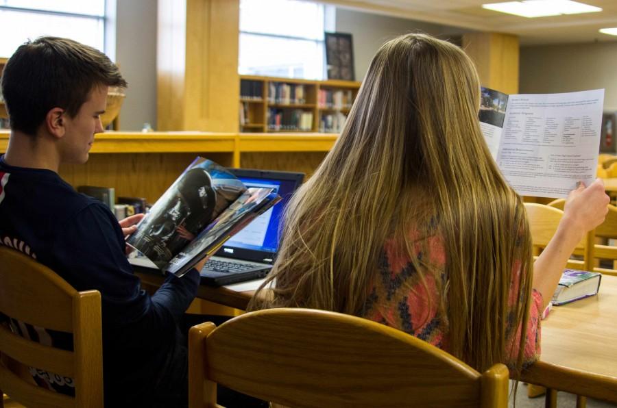 Students sit in the library and flip through college pamphlets. On Jan. 20, President Barack Obama addressed the nation with his State of the Union. In his address, Obama proposed a plan to make community college free for full-time students with a GPA of 2.5 or higher.