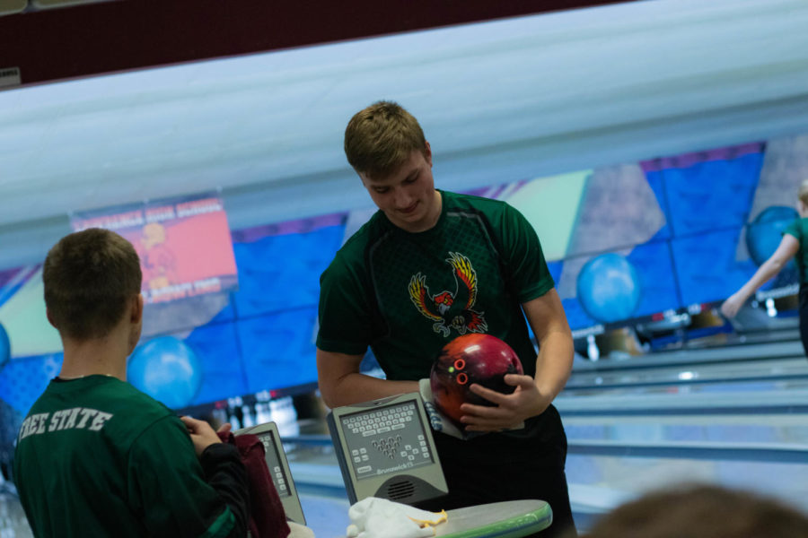 Pavlyak_1-16-19_bowling_BehindTheScenes