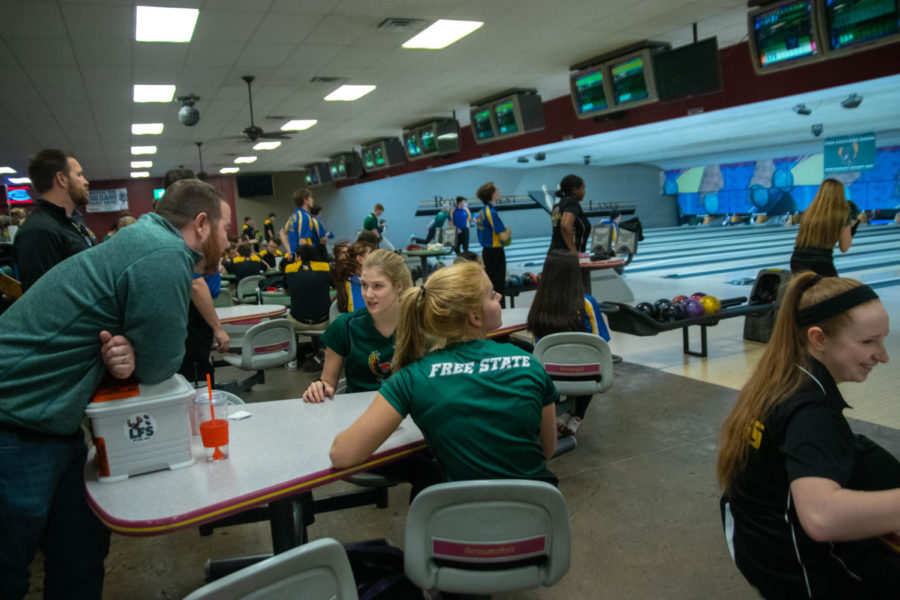 Pavlyak_1-16-19_bowling_SceneSetter