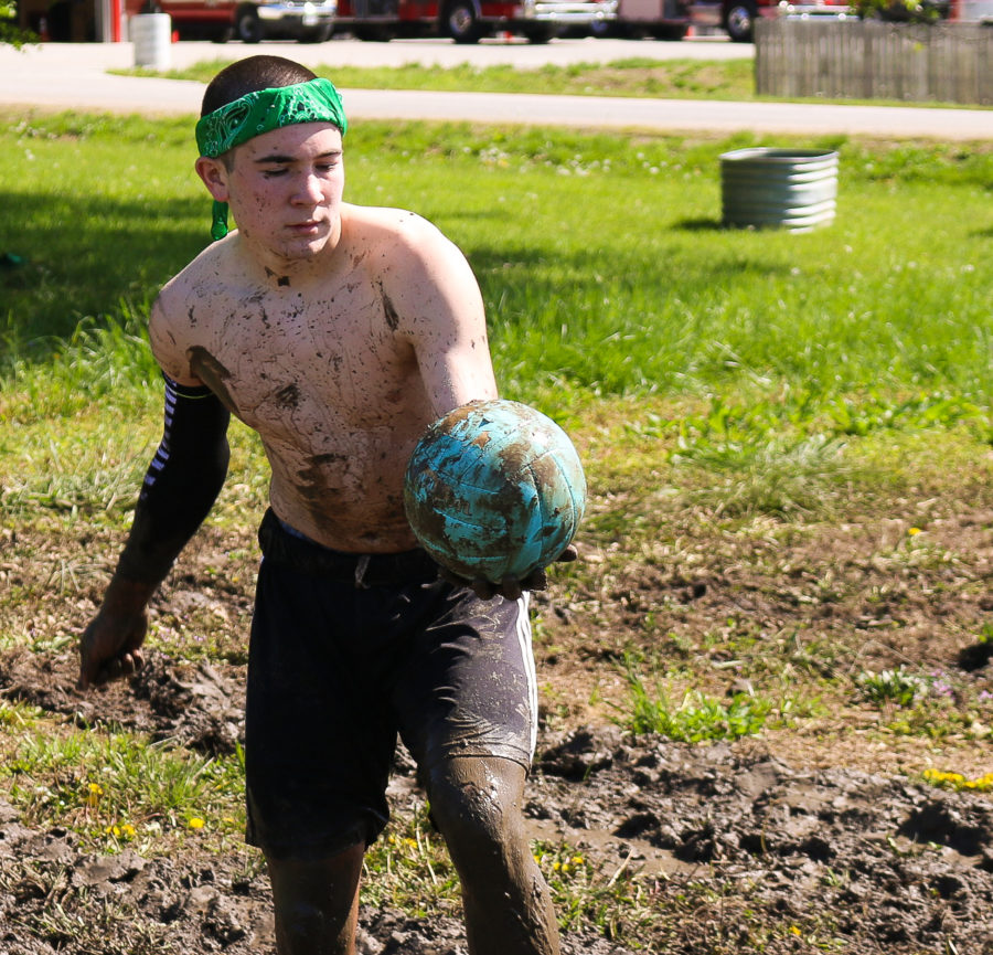 Burgess_MudVolleyball_5_4_3676