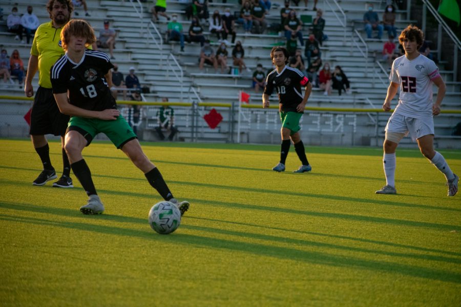 Ditto_BoysVarsitySoccer_OlatheEast_09-24-20_3