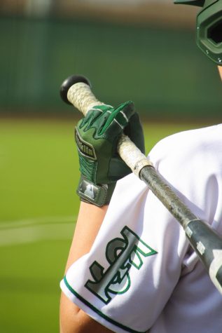 Preparing to bat, varsity baseball player runs through some swings. Free State is currently ranked 9th in the weekly PBR ratings. (Photo by Isabelle Pro)