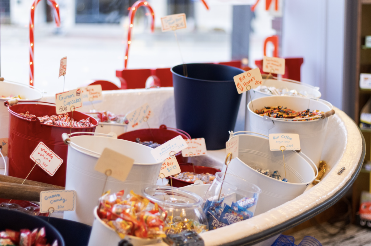  Filled with candies from the past, an old-fashioned boat sets the scene for customers as they walk in the door. Squishington’s has a nautical theme, complete with an octopus mascot, Squish. 